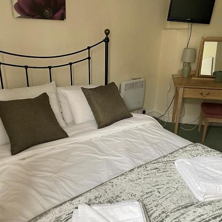 Courtyard Rooms Бриджнорс Экстерьер фото